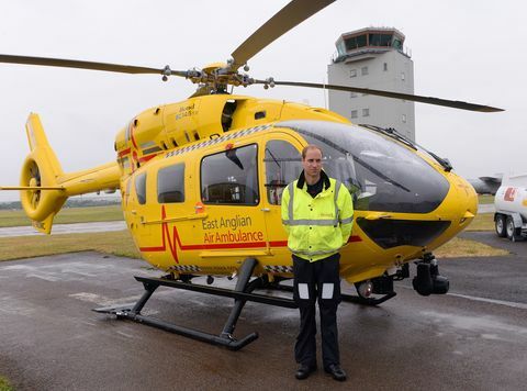 Duque de Cambridge Começa a Primeira Mudança Como Piloto de Ambulância Aérea