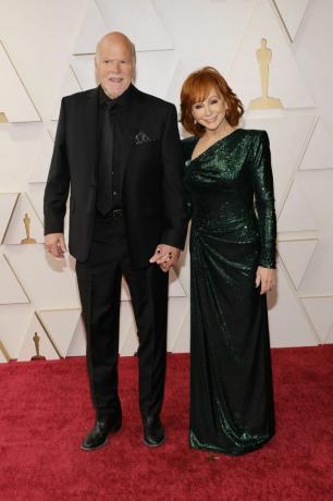 hollywood, califórnia, 27 de março lr rex linn e reba mcentire comparecem ao 94º prêmio anual da academia em hollywood e highland em 27 de março de 2022 em hollywood, califórnia foto de mike coppolagetty imagens