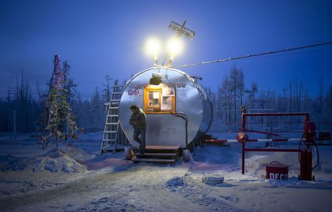 Até a cidade mais fria do mundo na Rússia tem um posto de gasolina.