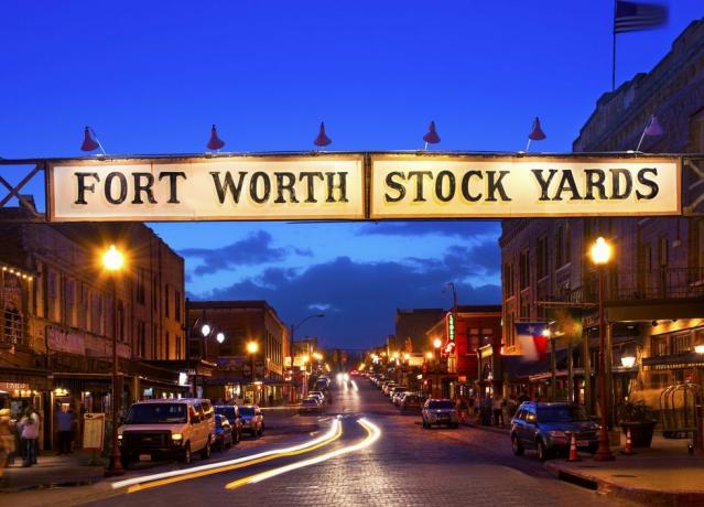 fort worth stock yards na exchange street é um distrito histórico em fort worth, texas o distrito está listado no registro nacional de lugares históricos e era um antigo mercado de gado