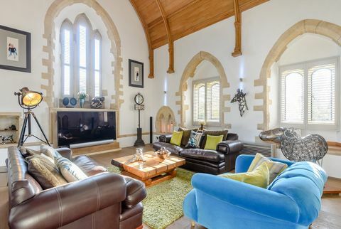 Propriedade da igreja à venda - interiores da sala de estar