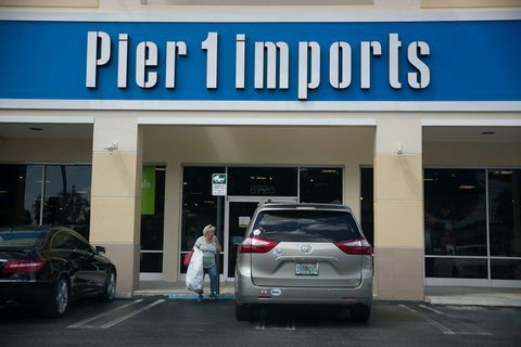 pier 1 importações encerrado ação de graças 2019