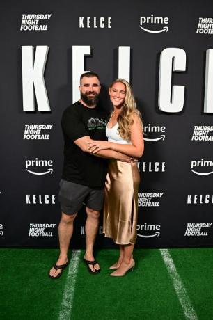 Filadélfia, Pensilvânia, 08 de setembro, lr Jason Kelce e Kylie Kelce comparecem ao futebol de quinta à noite apresenta o estreia mundial de Kelce em 8 de setembro de 2023 na Filadélfia, Pensilvânia foto de lisa lakegetty images for prime vídeo