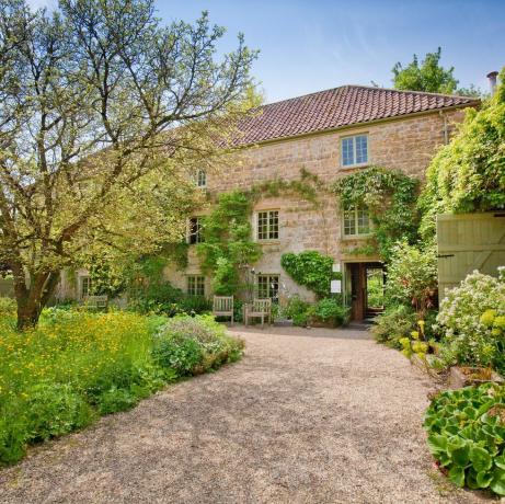 Mansão de East Lambbrook com jardins famosos à venda em Somerset