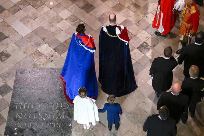 suas majestades o rei carlos iii e a rainha camilla dia da coroação