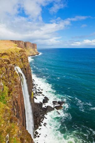 Kilt rock waterfall Ilha de Skye Highlands and Islands Escócia Reino Unido GB UE Europa