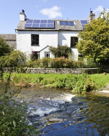 painéis solares em uma casa de campo em Stainton, Cumbria