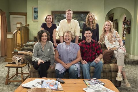 Nova foto de elenco de reboot de Roseanne