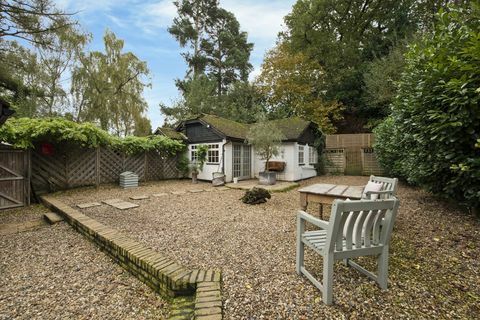 casa de palha para venda em esher, surrey