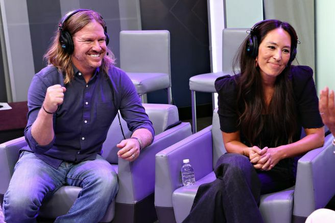 hoda kotb apresenta um evento de rádio hoje com chip de magnólia e joanna gaines no estúdio fishbowl de siriusxm em nova york