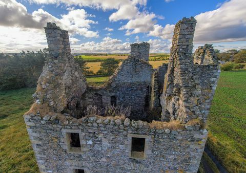 Castelo escocês histórico, Knockhall Castle, À venda £ 130.000