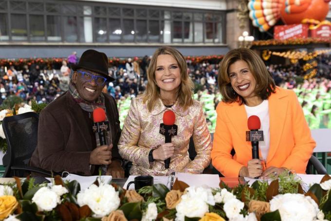 Al Roker, Savannah Guthrie e Hoda Kotb são os anfitriões do desfile do Dia de Ação de Graças da Macy's