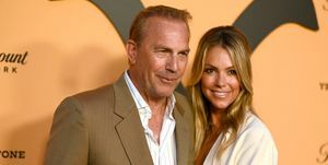 los angeles, califórnia, 30 de maio, kevin costner l e christine baumgartner participam da 2ª temporada da Paramount Networks Yellowstone festa de estreia na casa lombardi em 30 de maio de 2019 em los angeles, califórnia foto por frazer harrisongetty imagens para a paramount rede