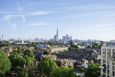 Bairro residencial de Londres com vista para o distrito comercial