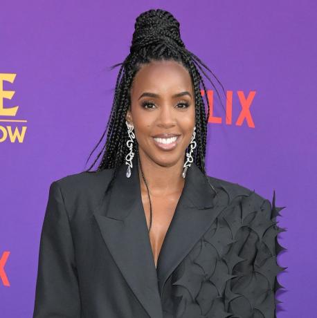 a atriz e cantora, kelly rowland, comparece à exibição especial de los angeles do netflixs the curse of bridge hollow no netflix tudum theater