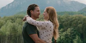 Martin Henderson como Jack Sheridan, Alexandra Breckenridge como Mel Monroe no episódio 404 de Virgin River