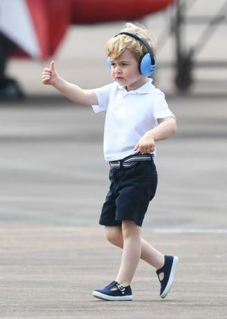 Prince George faz um passeio de helicóptero