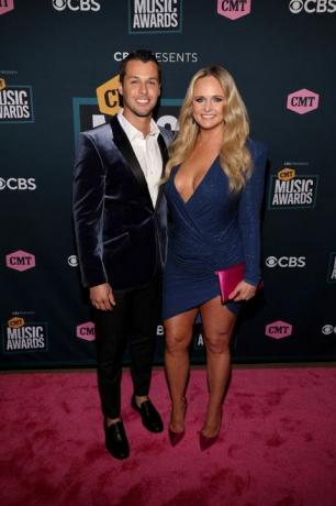 brendan mcloughlin e miranda lambert participam do prêmio de música 2022 cmt