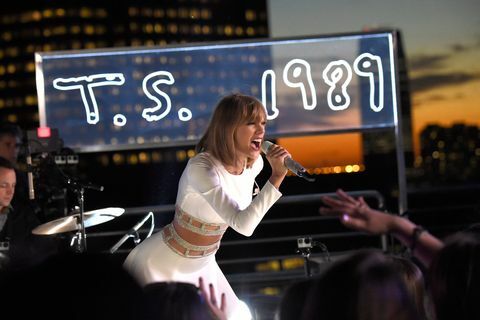 nova york, ny 27 de outubro taylor swift se apresenta durante sua sessão secreta de 1989 com iheartradio em 27 de outubro de 2014 em nova york foto de kevin mazurtasgetty images for tas