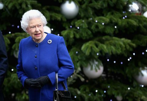 Rainha Elizabeth II participa da reunião semanal do governo