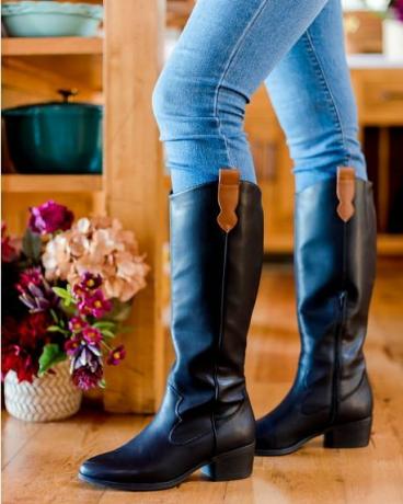 Botas pretas de montaria faroeste