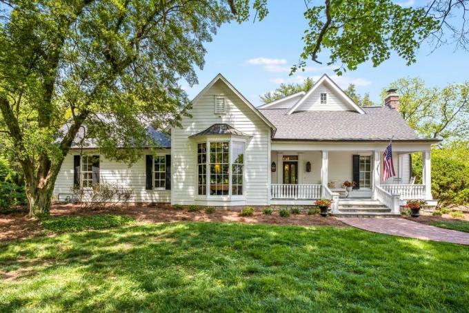 exterior da casa de trisha yearwood