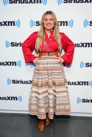 celebridades visitam siriusxm 21 de junho de 2023 kelly clarkson