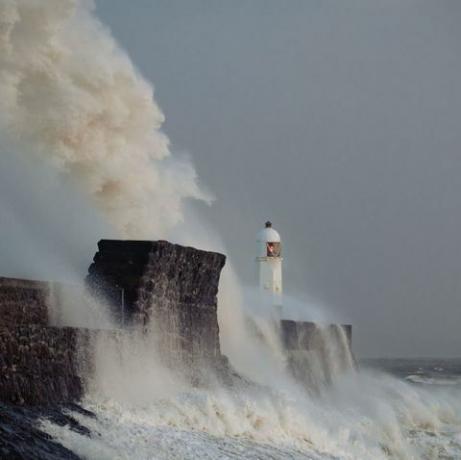 Ciara a terceira tempestade do ano chega ao Reino Unido