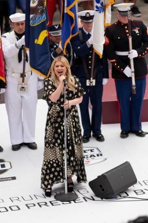 Kelly Clarkson Indy 500 desempenho