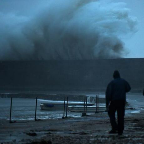 Ciara a terceira tempestade do ano chega ao Reino Unido