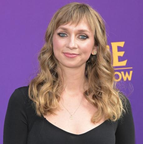 ator lauren lapkus comparece à exibição especial de los angeles da netflixs a maldição da ponte oca no netflix tudum theater