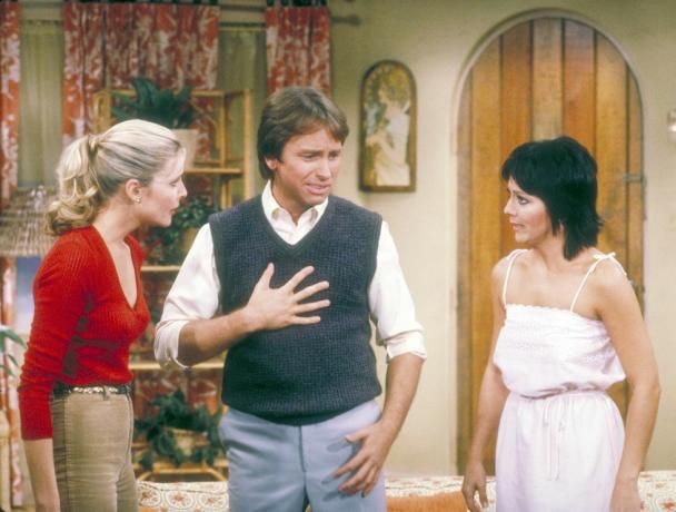 os membros do elenco da empresa três, Priscilla Barnes, Joyce Dewitt e John Ritter como Terri, Janet e Jack na sexta temporada