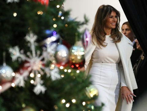 Melania Trump lê para pacientes no hospital infantil da DC uma história de Natal