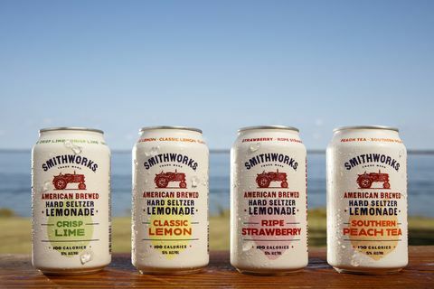 smithworks e blake shelton têm uma linha de limonada com gás com gás