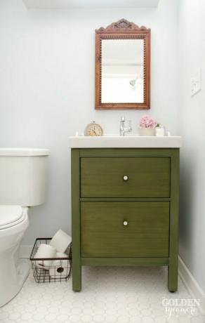 pSe seu banheiro tem uma pia de pedestal (leia-se: armazenamento zero), troque-o por um a href" http: www.housebeautiful.comlifestyleorganizing-tipsg2784ikea-bathroom-hacks? slide4" target" _blank" IKEA vanitya em vez disso. Este apresenta duas gavetas profundas diferentes e - graças a uma camada de tinta verde - parece totalmente exclusivo.ppem data-redactor-tag" em" a href" http: www.thegoldensycamore.com201408ikea-bathroom-vanity-update.html" target" _blank" Veja mais em The Golden Sycamore »aemp