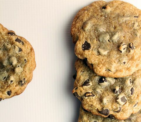 biscoitos de chocolate com quatro ingredientes