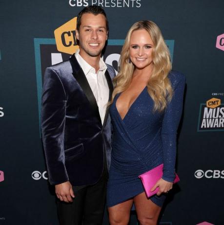 brendan mcloughlin e miranda lambert participam do 2022 cmt music awards no auditório municipal de nashville