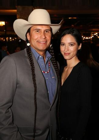 mo traz abundância e kelsey asbille assistem à estreia da 5ª temporada da Paramount Networks Yellowstone em hotel tropeiro em 13 de novembro de 2022 em fort worth, texas foto de richard rodriguezgetty imagens para primordial