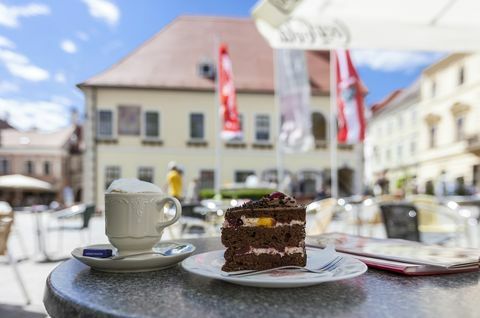 Área de pedestres no centro da cidade de Moedling - Áustria