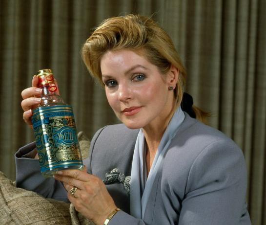 Los Angeles, Califórnia, 13 de maio, Priscilla Presley revela um novo perfume, 13 de maio de 1988, em Los Angeles, Califórnia, foto de getty imagesbob riha, jr