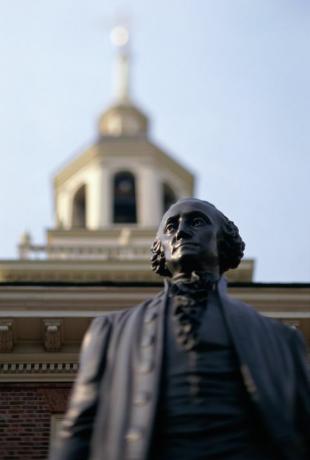 Filadélfia, estátua de george washington no salão da independência