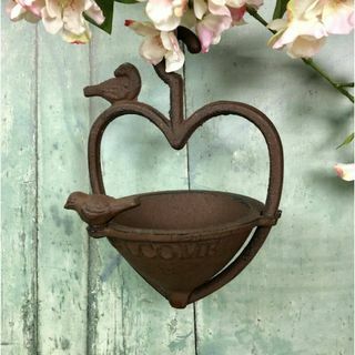 Alimentador de sementes de pássaros de ferro fundido vintage em forma de coração