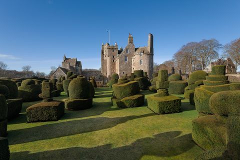 Earlshall Castle - St. Andrews - topiary - Escócia - Savills